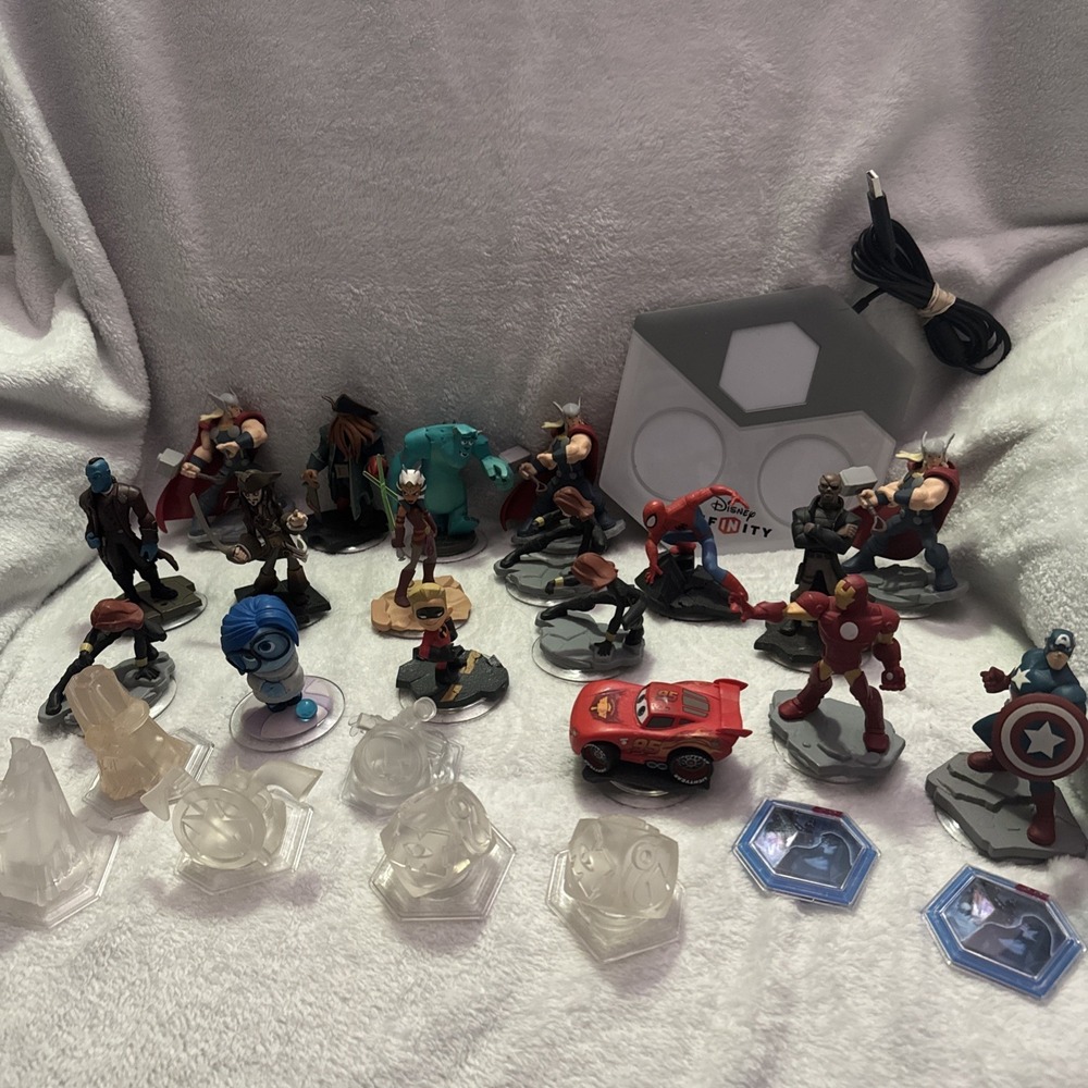 Disney Infinity Figurines Lot Of 26‎ With Portal, Star Wars, Avengers, and More.